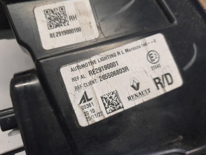Luz trasera derecha de un Renault Austral 1.2 E-Tech Hybrid 200 2023