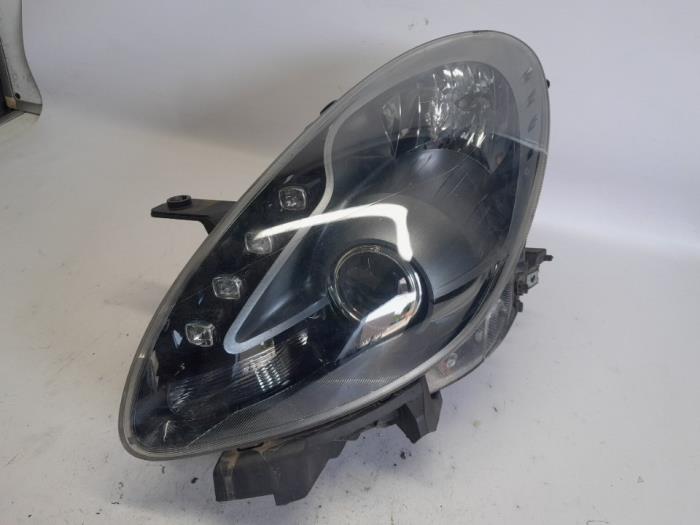 Faro izquierda de un Alfa Romeo Giulietta (940) 1.4 TB 16V MultiAir 2016