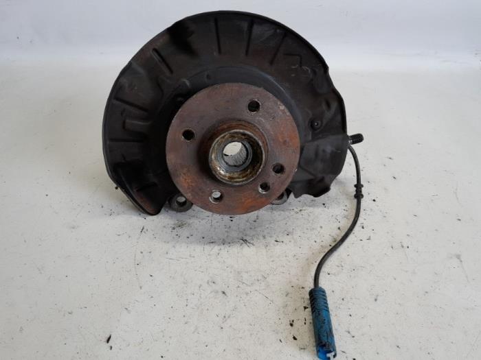 Używane Piasta kola przód Austin Mini Open (R52) 1.6 16V Cooper Cena € 31,50 Procedura marży oferowane przez Reclycar De Boer BV