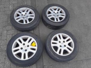 Używane Zestaw felg sportowych + opony Peugeot 307 Break (3E) 1.6 16V Cena € 157,50 Procedura marży oferowane przez Reclycar De Boer BV
