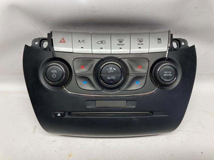 Begagnade Kontrollenhet, multimedia Fiat Freemont 2.0 MultiJet 140 16V Pris € 157,50 Marginaltabell erbjuds av Reclycar De Boer BV