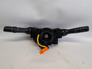 Używane Przelacznik Combi kolumny kierownicy Toyota Aygo (B40) 1.0 12V VVT-i Cena € 52,50 Procedura marży oferowane przez Reclycar De Boer BV