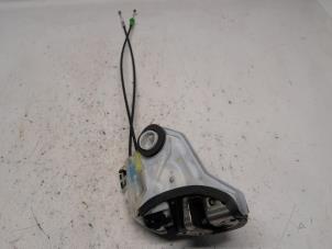 Begagnade Dörrmekanism, 4-dörrars, höger bak Peugeot 108 1.0 12V Pris € 26,25 Marginaltabell erbjuds av Reclycar De Boer BV