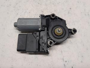 Used Door window motor Volkswagen Golf Plus (5M1/1KP) 2.0 TDI DPF Price € 31,50 Margin scheme offered by Reclycar De Boer BV