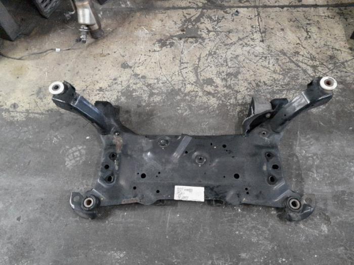 Begagnade Underram Volvo V40 (MV) 2.0 D2 16V Pris € 52,50 Marginaltabell erbjuds av Reclycar De Boer BV