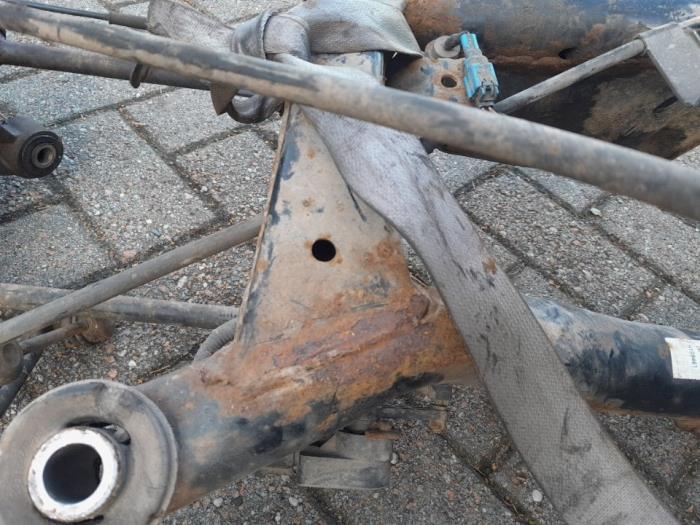 Rear-wheel drive axle Nissan X-Trail 2.2 Di 4x2 - 430198H300 YD22ETI
