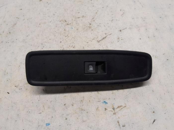 Usados Interruptor de ventanilla eléctrica Mercedes Citan (420.6) 1.5 108 CDI Precio € 15,75 Norma de margen ofrecido por Reclycar De Boer BV