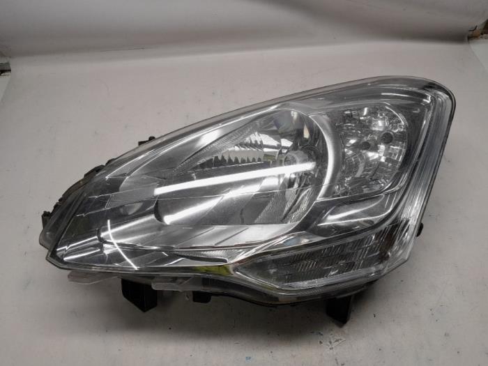 Używane Reflektor lewy Peugeot Partner (GC/GF/GG/GJ/GK) 1.6 BlueHDI 75 Cena € 131,25 Procedura marży oferowane przez Reclycar De Boer BV