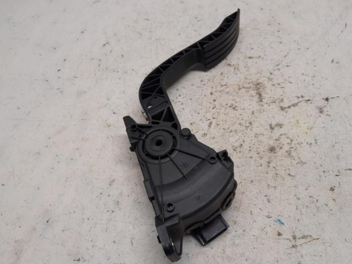 Gaspedalposition Sensor van een Renault Twingo II (CN) 1.2 16V 2011