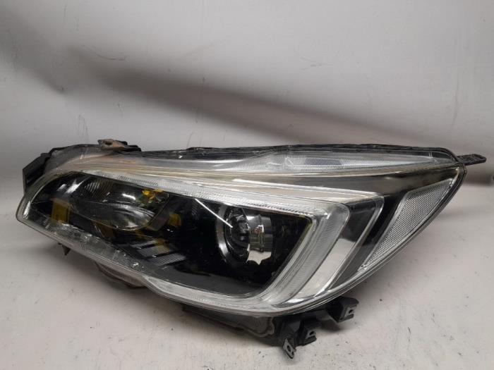 Używane Reflektor lewy Subaru Outback (BS) 2.0 D 16V Cena € 525,00 Procedura marży oferowane przez Reclycar De Boer BV