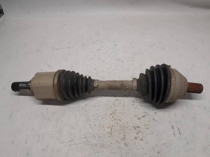 Gebrauchte Antriebswelle links vorne Landrover Freelander II 2.2 td4 16V Preis € 66,15 Margenregelung angeboten von Reclycar De Boer BV