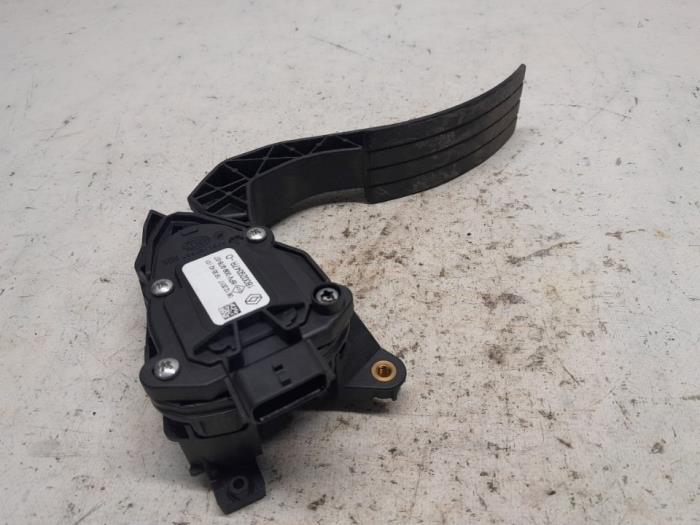 Begagnade Gaspedalsensor Renault Captur I (2R) 0.9 Energy TCE 12V Pris € 36,75 Marginaltabell erbjuds av Reclycar De Boer BV