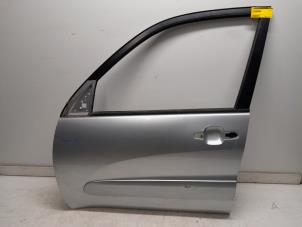 Used Door 4-door, front left Toyota RAV4 (A2) 2.0 D-4D 16V 4x4 Price € 157,50 Margin scheme offered by Reclycar De Boer BV