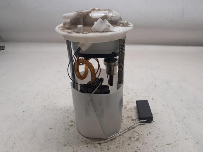 Used Electric fuel pump Fiat 500 (312) 1.0 Hybrid Price € 78,75 Margin scheme offered by Reclycar De Boer BV