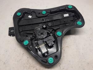 Usados Mecanismo de ventanilla de 4 puertas derecha detrás Volkswagen Golf VIII (CD1) 1.0 eTSI 12V Precio € 63,00 Norma de margen ofrecido por Reclycar De Boer BV