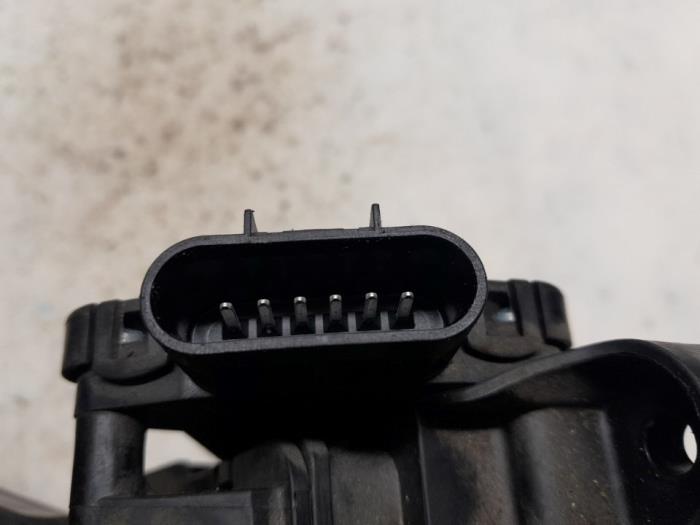 Gaspedalsensor från en Opel Meriva (B) 1.7 CDTI 16V 2011