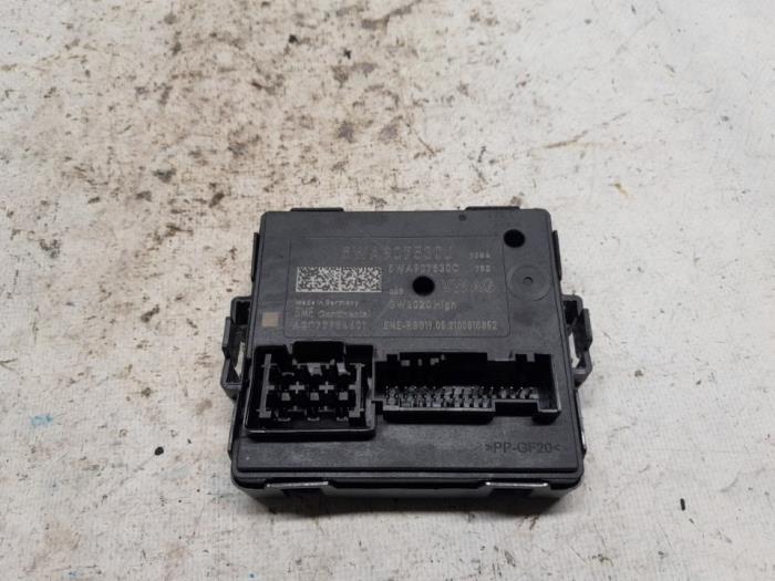 Usados Módulo Gateway Volkswagen Golf VIII (CD1) 1.0 eTSI 12V Precio € 78,75 Norma de margen ofrecido por Reclycar De Boer BV