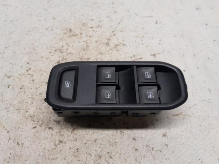 Usados Interruptor de ventanilla eléctrica Dacia Duster (SR) 1.0 TCE 12V Precio € 31,50 Norma de margen ofrecido por Reclycar De Boer BV