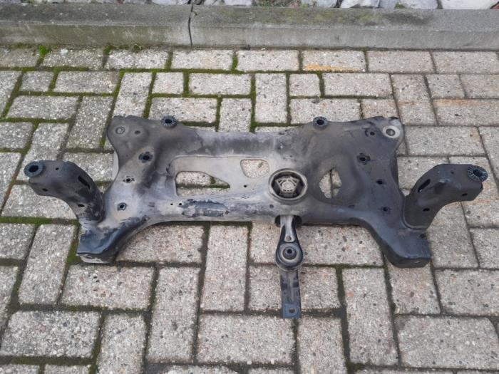 Usados Subchasis Volkswagen Golf VIII (CD1) 1.0 eTSI 12V Precio € 157,50 Norma de margen ofrecido por Reclycar De Boer BV