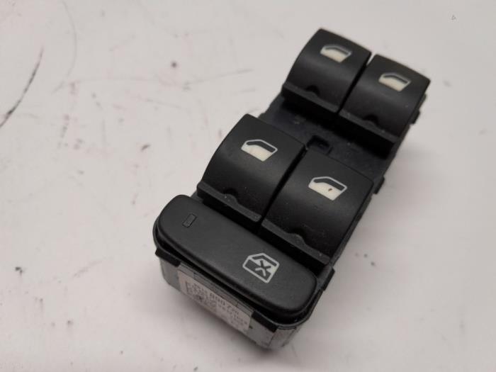Usados Interruptor de ventanilla eléctrica Citroen C3 (SX/SW) 1.2 12V e-THP PureTech 110 Precio € 42,00 Norma de margen ofrecido por Reclycar De Boer BV
