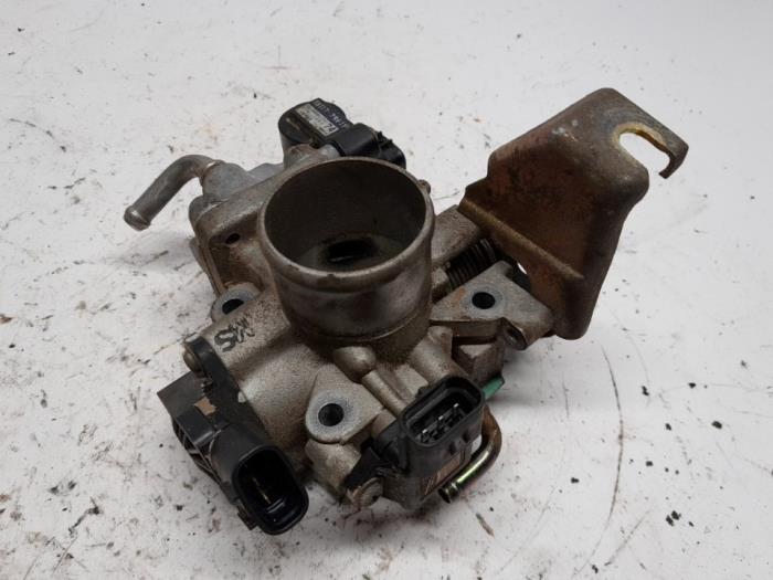 Begagnade Spjällhus Suzuki Alto (RF410) 1.1 16V Pris € 36,75 Marginaltabell erbjuds av Reclycar De Boer BV
