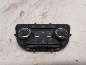 Begagnade Värmekontrollpanel Opel Zafira Tourer (P12) 1.6 16V CNG ecoFLEX Turbo Pris € 36,75 Marginaltabell erbjuds av Reclycar De Boer BV