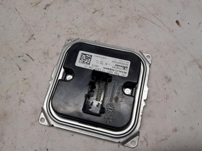Używane Modułowy reflektor LED Renault Captur I (2R) 0.9 Energy TCE 12V Cena € 52,50 Procedura marży oferowane przez Reclycar De Boer BV