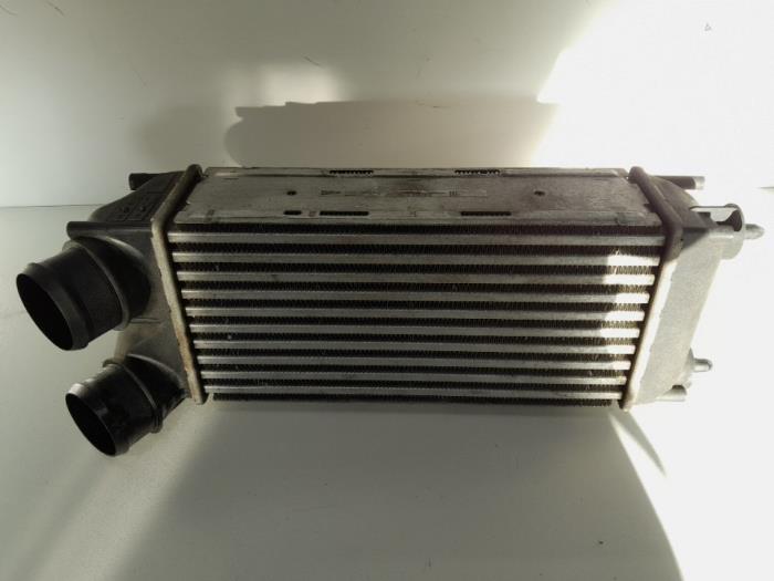 Usados Intercooler Peugeot 308 CC (4B) 1.6 16V THP 150 Precio € 36,75 Norma de margen ofrecido por Reclycar De Boer BV