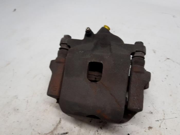 Gebrauchte Bremszange rechts vorne Toyota RAV4 (A2) 2.0 D-4D 16V 4x4 Preis € 21,00 Margenregelung angeboten von Reclycar De Boer BV