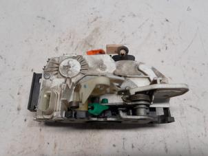 Gebrauchte Türschlossmechanik 4-türig links vorne Jeep Compass I (MK49) 2.0 CRD 16V 4x4 Preis € 36,75 Margenregelung angeboten von Reclycar De Boer BV