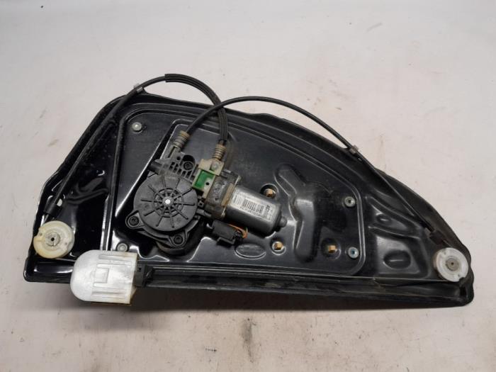 Freelander 2 Rear Rear Window Rear door window mechanism 4-door, left Landrover Freelander II 2.2 td4 ...