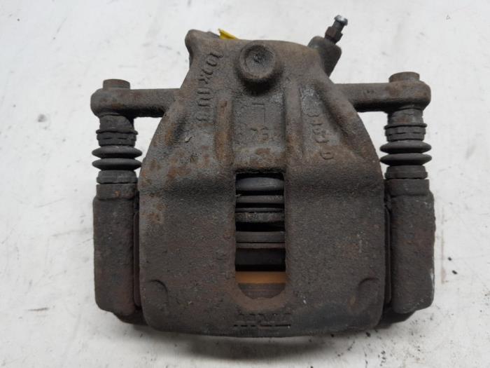 Gebrauchte Bremszange links vorne Renault Modus/Grand Modus (JP) 1.2 16V TCE 100 Preis € 15,75 Margenregelung angeboten von Reclycar De Boer BV