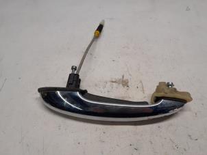 Usados Manija de puerta de 4 puertas derecha detrás Mini Countryman (R60) 1.6 Cooper D Precio € 21,00 Norma de margen ofrecido por Reclycar De Boer BV
