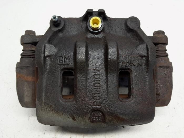 Begagnade Främre bromsok, höger Opel Antara (LA6) 3.2 V6 24V 4x4 Pris € 21,00 Marginaltabell erbjuds av Reclycar De Boer BV