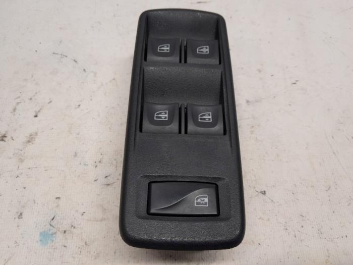 Usados Interruptor de ventanilla eléctrica Dacia Lodgy (JS/SD0J) 1.6 Sce 100 16V Precio € 36,75 Norma de margen ofrecido por Reclycar De Boer BV