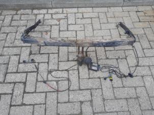 Używane Hak holowniczy Renault Scénic III (JZ) 1.4 16V TCe 130 Cena € 131,25 Procedura marży oferowane przez Reclycar De Boer BV