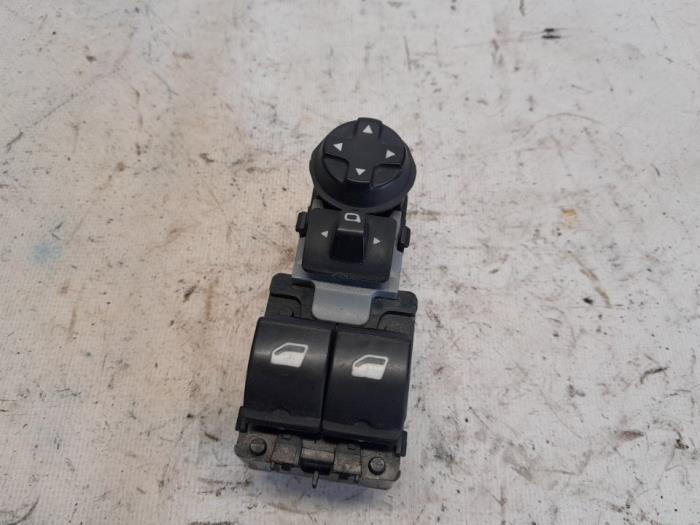 Usados Interruptor de ventanilla eléctrica Peugeot Expert (V1/VA/VB/VE/VF/VT/VY) 2.0 Blue HDi 120 16V Precio € 26,25 Norma de margen ofrecido por Reclycar De Boer BV
