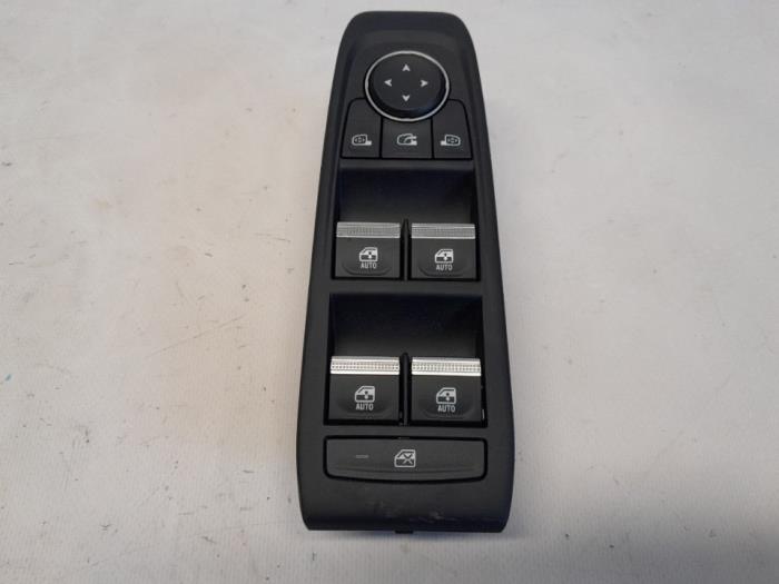 Usados Interruptor de ventanilla eléctrica Renault Austral 1.2 E-Tech Hybrid 200 Precio € 36,75 Norma de margen ofrecido por Reclycar De Boer BV
