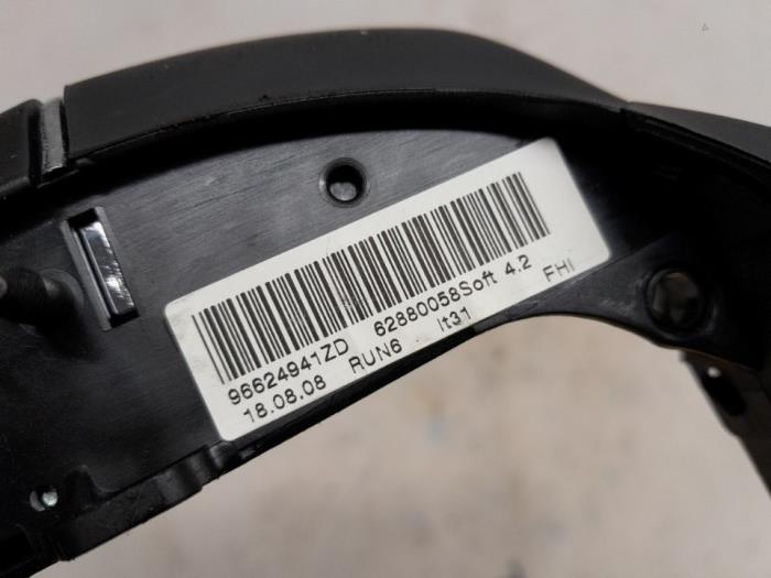 On-board computer controller from a Citroën C4 Picasso (UD/UE/UF) 1.6 16V THP 140 Autom. 2008