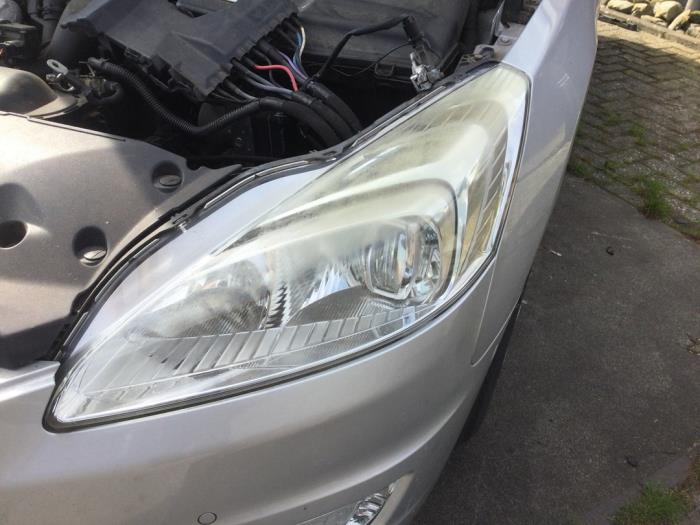 Używane Reflektor lewy Peugeot 508 (8D) 1.6 THP 16V Cena € 183,75 Procedura marży oferowane przez Reclycar De Boer BV