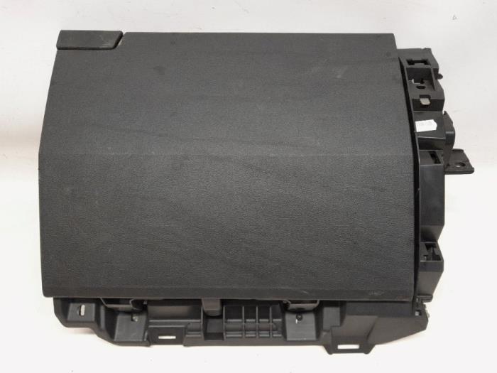 Begagnade Handskfack Renault Megane E-Tech (RCB) 60 kWh Pris € 52,50 Marginaltabell erbjuds av Reclycar De Boer BV