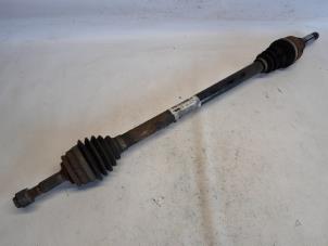 Begagnade Drivaxel, höger fram Peugeot 208 I (CA/CC/CK/CL) 1.2 Vti 12V PureTech 82 Pris € 42,00 Marginaltabell erbjuds av Reclycar De Boer BV