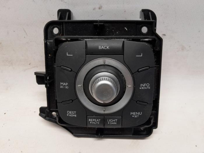 Usagé Panneau de commandes navigation Renault Megane III Grandtour (KZ) 1.2 16V TCE 115 Prix € 57,75 Règlement à la marge proposé par Reclycar De Boer BV