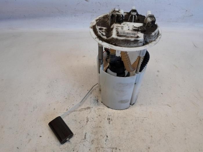 Usagé Pompe à carburant Renault Megane III Grandtour (KZ) 1.5 dCi 110 Prix € 42,00 Règlement à la marge proposé par Reclycar De Boer BV