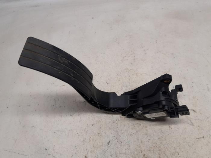 Begagnade Gaspedalsensor Renault Captur I (2R) 1.2 TCE 16V EDC Pris € 26,25 Marginaltabell erbjuds av Reclycar De Boer BV