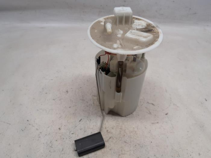 Gebrauchte Kraftstoffpumpe Elektrisch Renault Twingo III (AH) 1.0 SCe 70 12V Preis € 52,50 Margenregelung angeboten von Reclycar De Boer BV