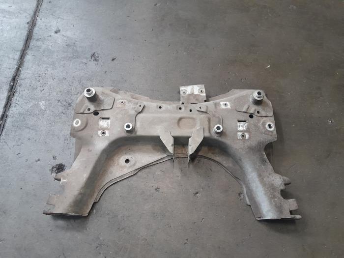 Usados Subchasis Renault Captur I (2R) 1.2 TCE 16V EDC Precio € 52,50 Norma de margen ofrecido por Reclycar De Boer BV