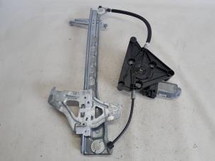 Begagnade Fönstermekanism, 4-dörrars, höger fram Peugeot 108 1.0 12V Pris € 36,75 Marginaltabell erbjuds av Reclycar De Boer BV