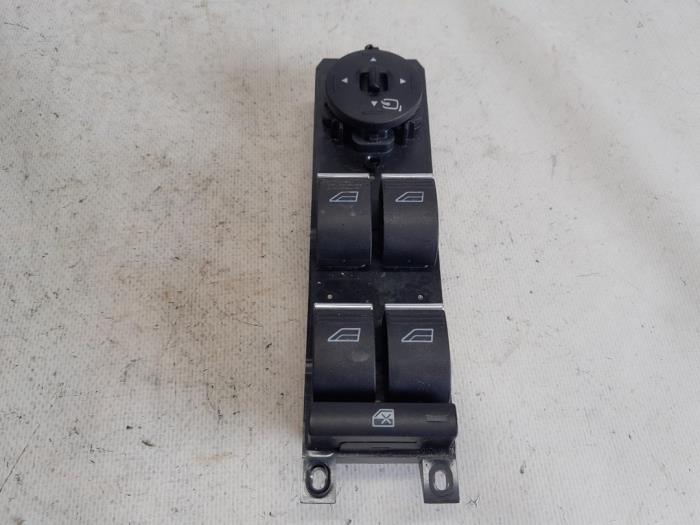 Usados Interruptor de ventanilla eléctrica Ford B-Max (JK8) 1.6 TDCi 95 Precio € 52,50 Norma de margen ofrecido por Reclycar De Boer BV