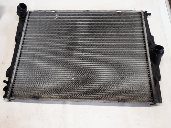 Usagé Radiateur BMW 1 serie (E81) 120i 16V Prix € 36,75 Règlement à la marge proposé par Reclycar De Boer BV